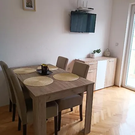 Helena سوكو بانيا